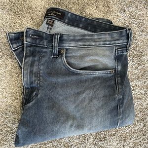 Once used banana republic travelers, stretch jeans. Perfect condition